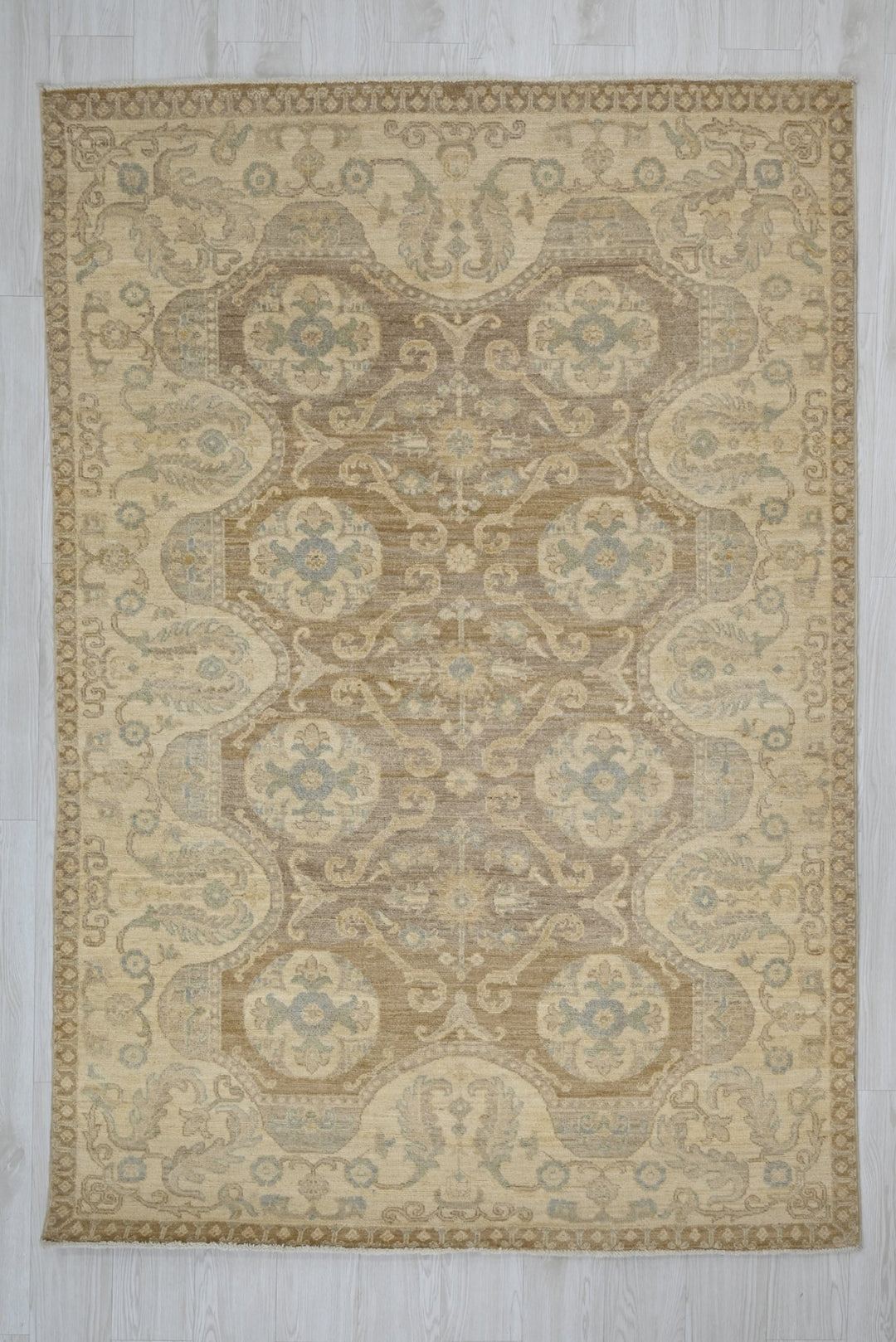 brown Medium rug 4' 10" x 6' 8"