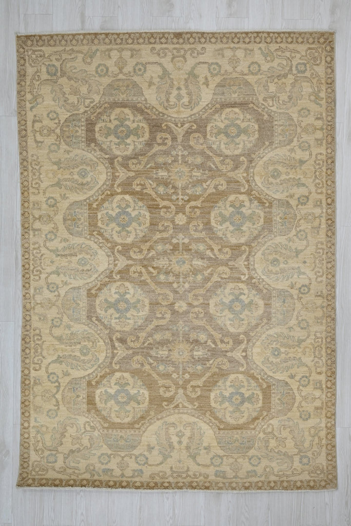 brown Medium rug 4' 10" x 6' 8"