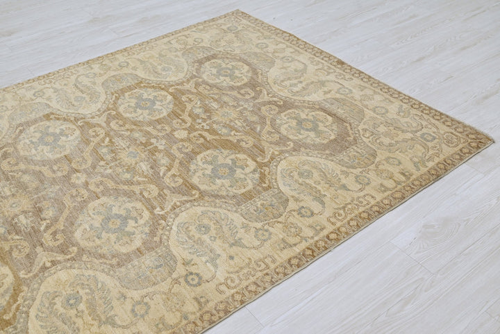 brown Medium rug 4' 10" x 6' 8"