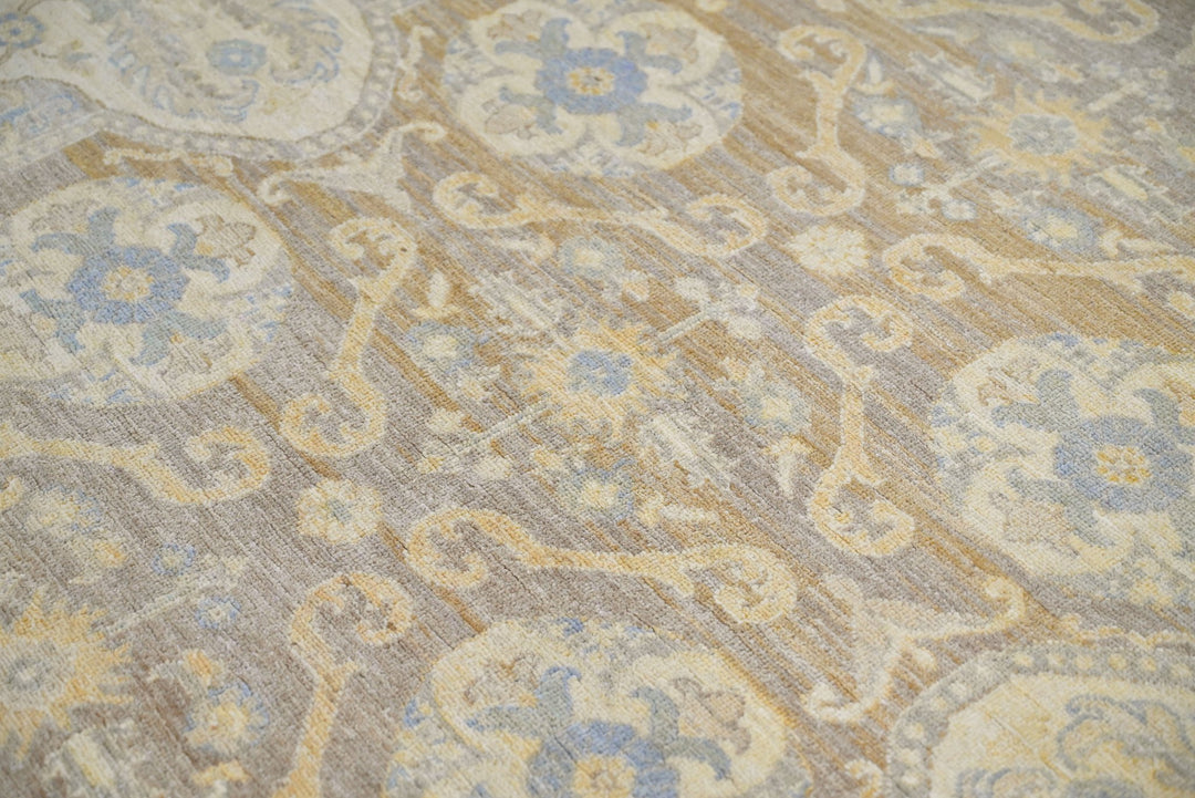 brown Medium rug 4' 10" x 6' 8"