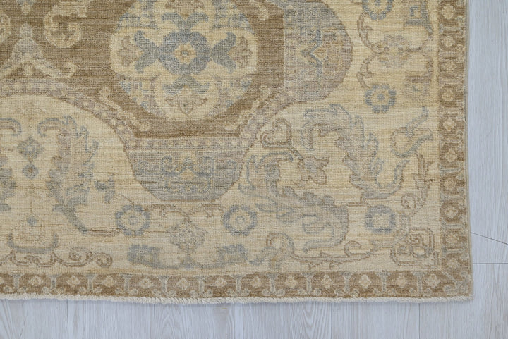 brown Medium rug 4' 10" x 6' 8"