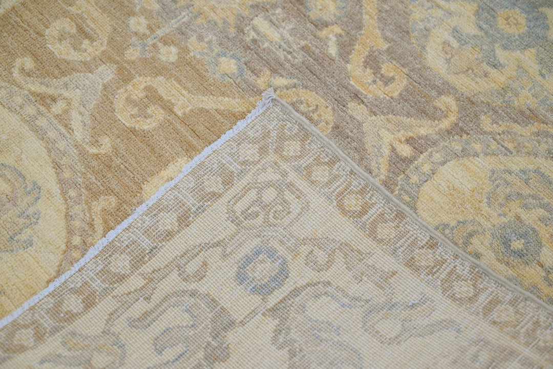 brown Medium rug 4' 10" x 6' 8"