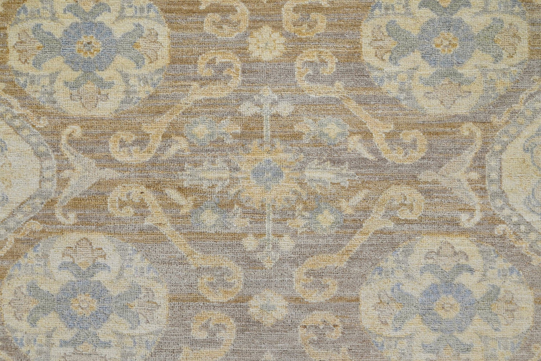 brown Medium rug 4' 10" x 6' 8"