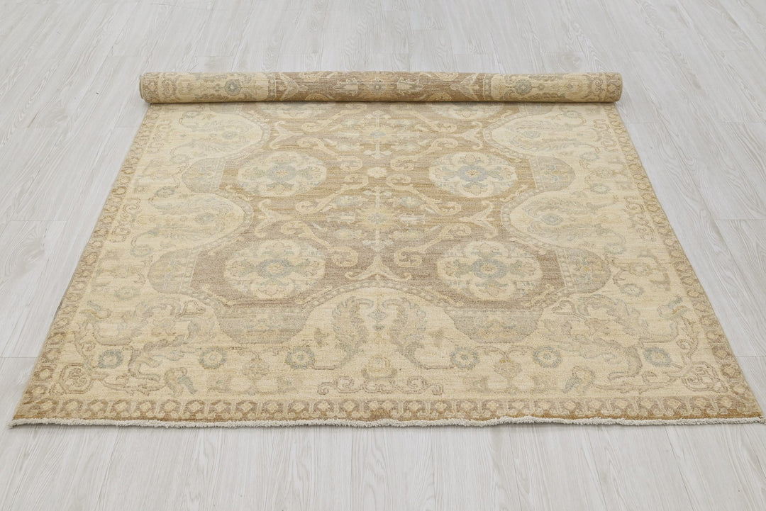 brown Medium rug 4' 10" x 6' 8"