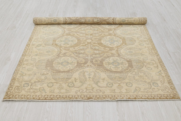 brown Medium rug 4' 10" x 6' 8"