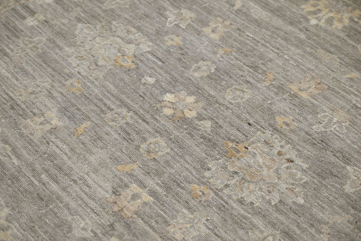 gray Medium rug 4' 10" x 7' 9"