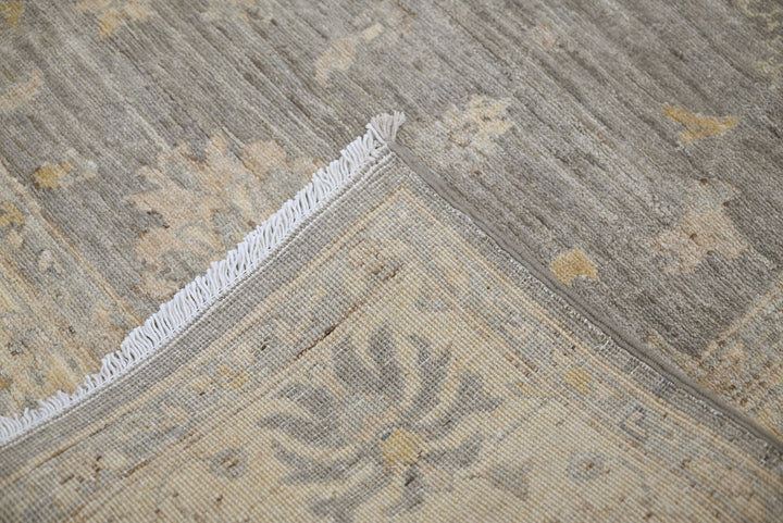 gray Medium rug 4' 10" x 7' 9"