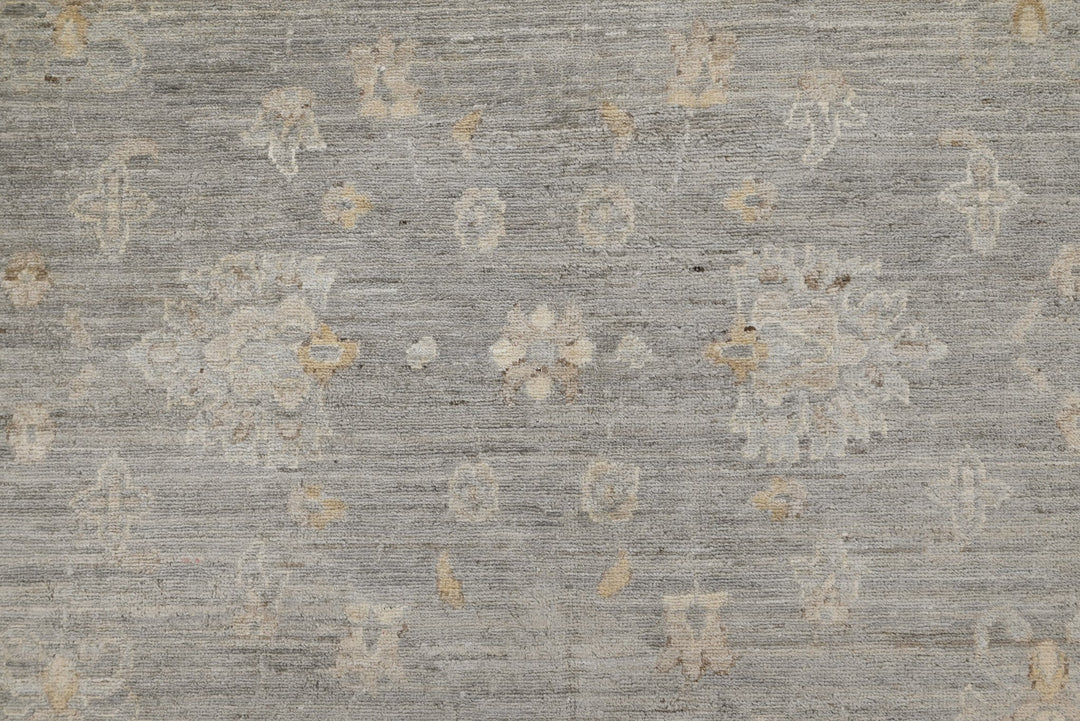 gray Medium rug 4' 10" x 7' 9"
