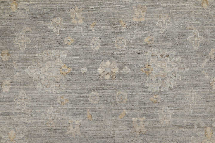 gray Medium rug 4' 10" x 7' 9"
