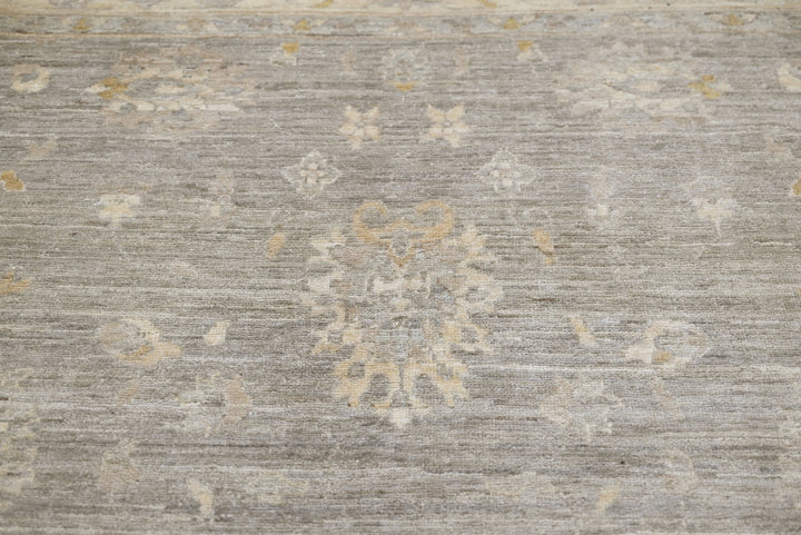 gray Medium rug 4' 10" x 7' 9"