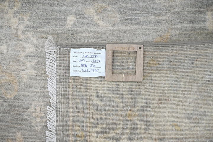 gray Medium rug 4' 10" x 7' 9"