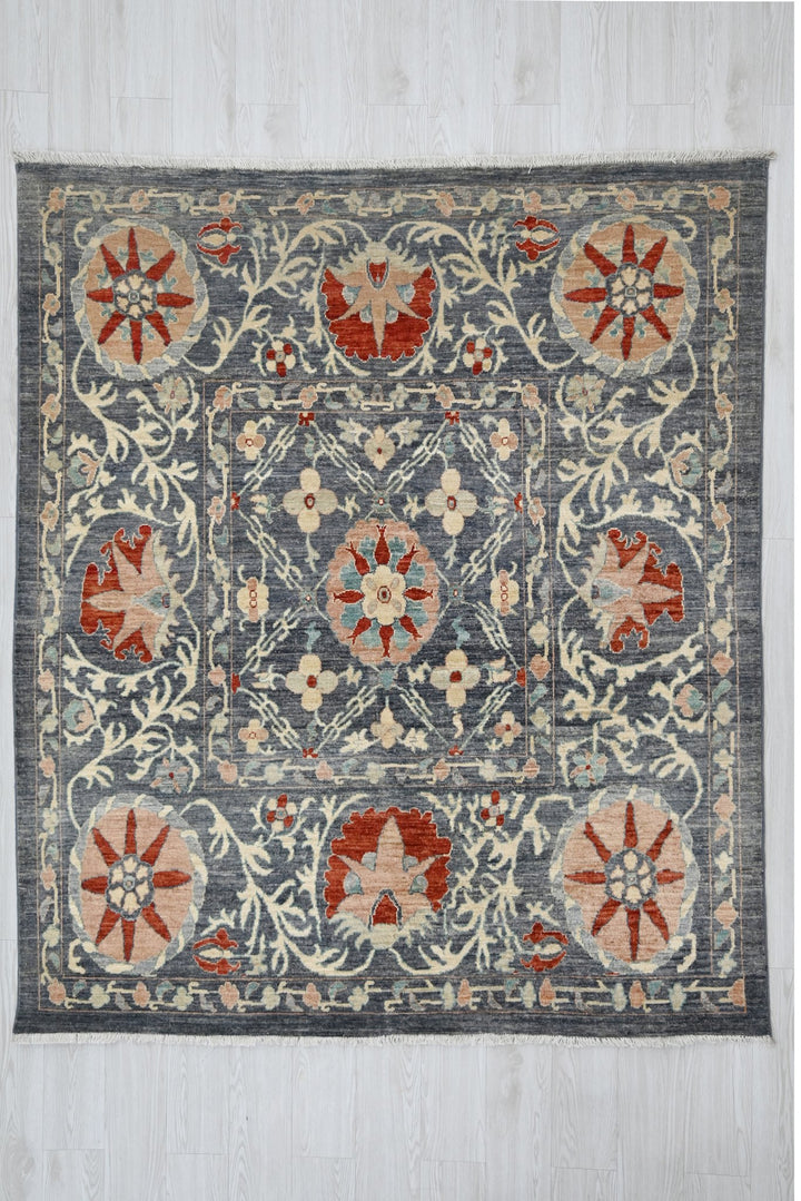 gray Medium rug 5' 9" x 6' 2"