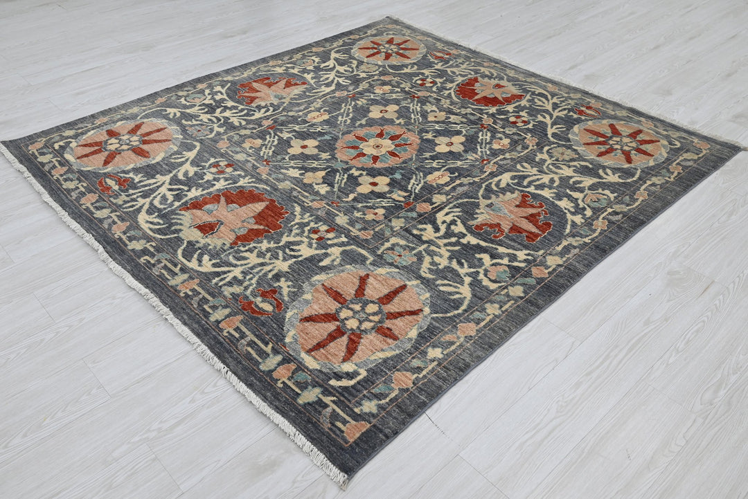 gray Medium rug 5' 9" x 6' 2"