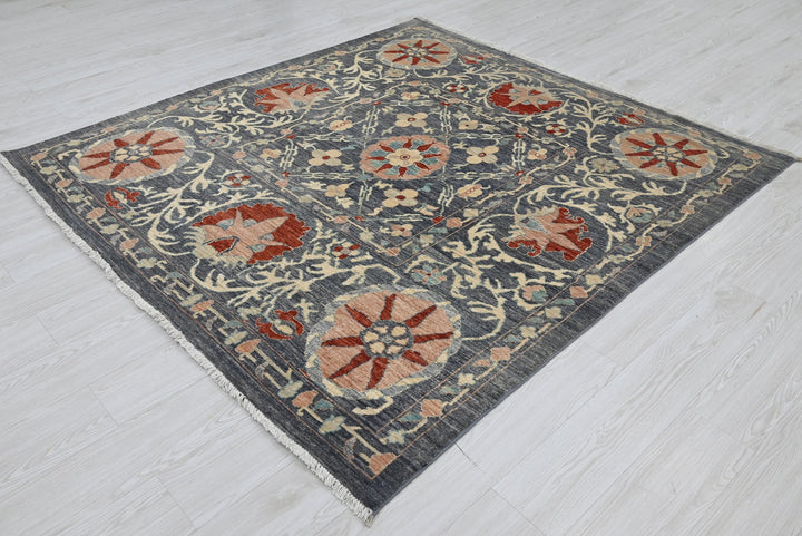 gray Medium rug 5' 9" x 6' 2"