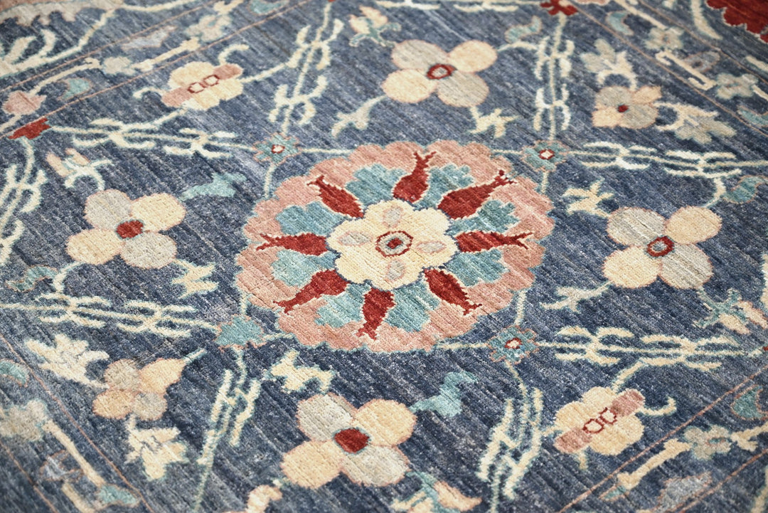 gray Medium rug 5' 9" x 6' 2"