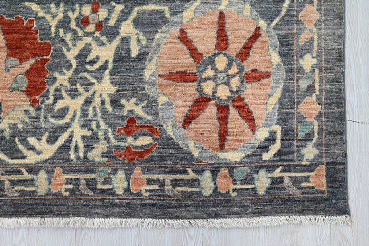 gray Medium rug 5' 9" x 6' 2"