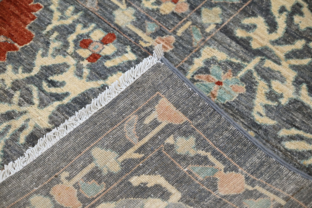 gray Medium rug 5' 9" x 6' 2"