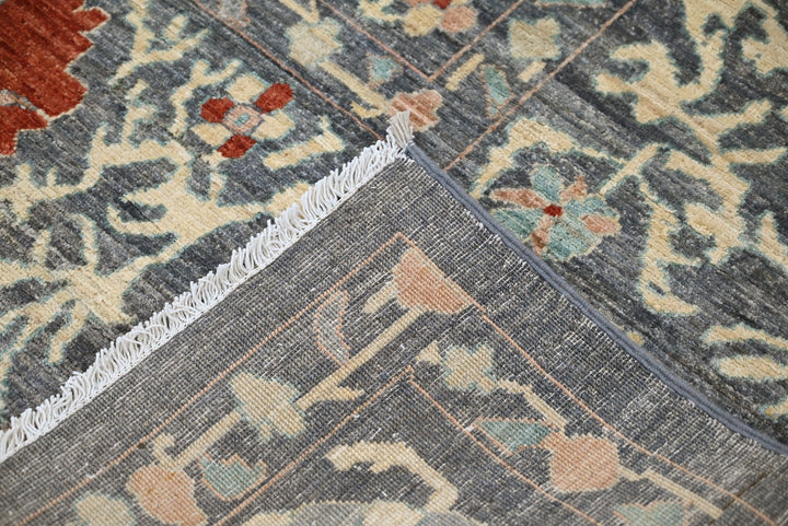 gray Medium rug 5' 9" x 6' 2"