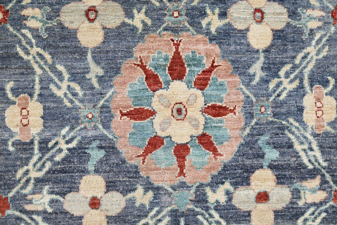 gray Medium rug 5' 9" x 6' 2"