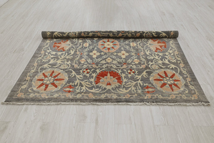 gray Medium rug 5' 9" x 6' 2"