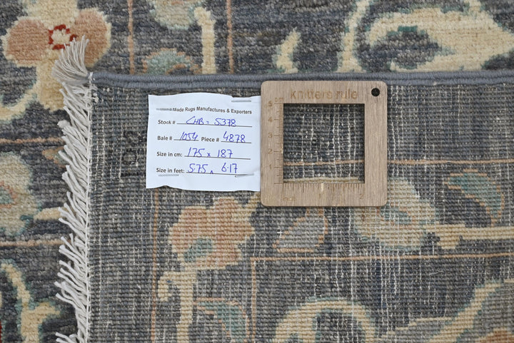 gray Medium rug 5' 9" x 6' 2"