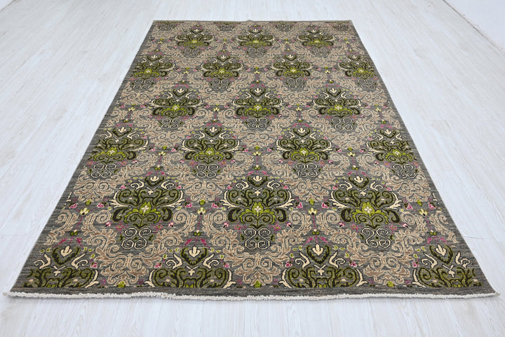 gray Medium rug 5' 11" x 9' 0"
