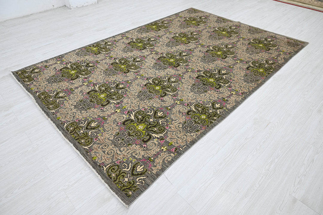 gray Medium rug 5' 11" x 9' 0"