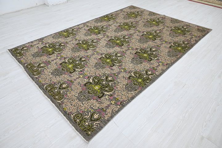 gray Medium rug 5' 11" x 9' 0"
