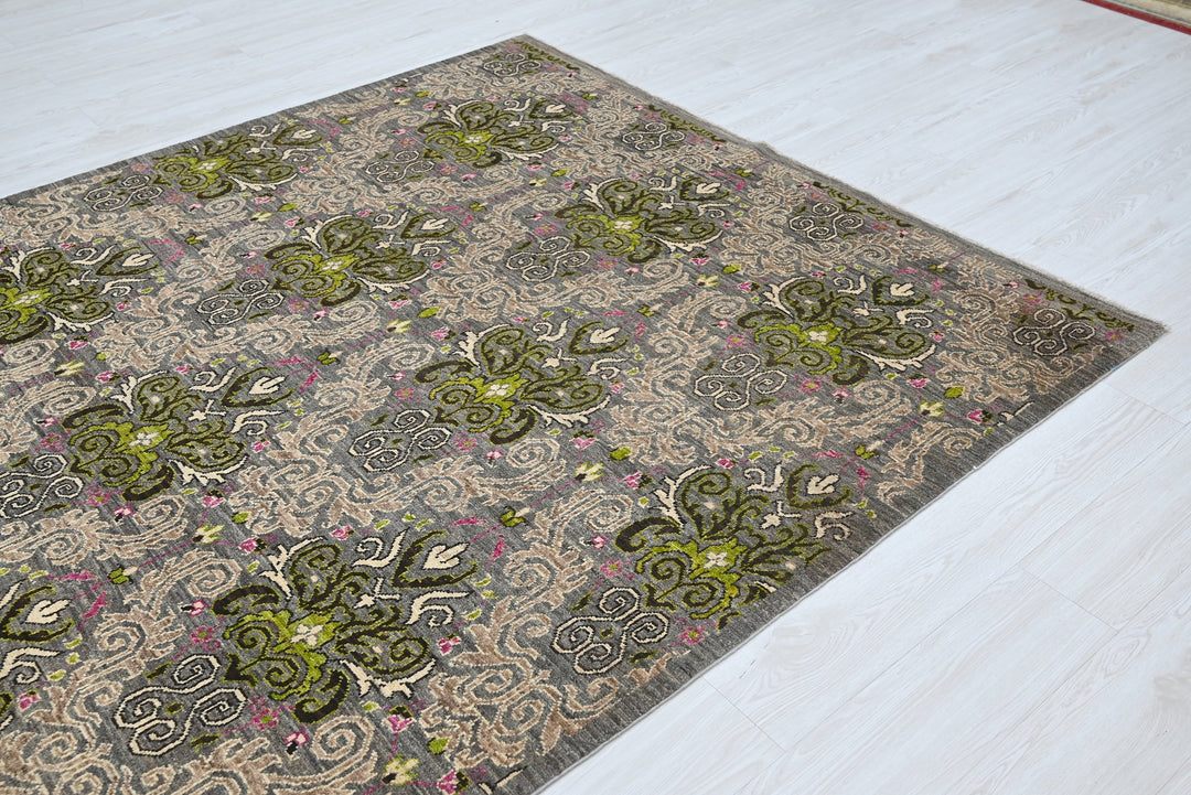 gray Medium rug 5' 11" x 9' 0"