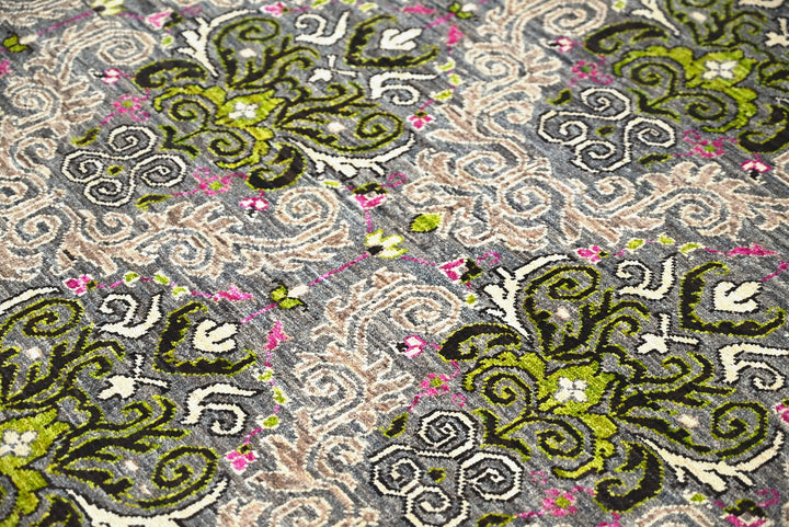 gray Medium rug 5' 11" x 9' 0"