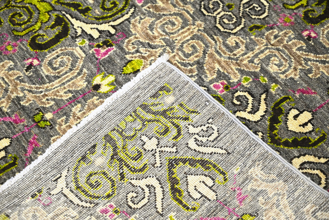 gray Medium rug 5' 11" x 9' 0"