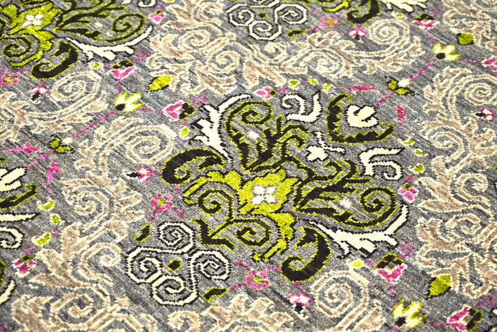 gray Medium rug 5' 11" x 9' 0"