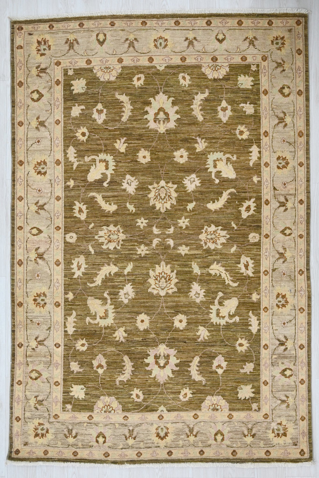 green Medium rug 4' 10" x 6' 10"