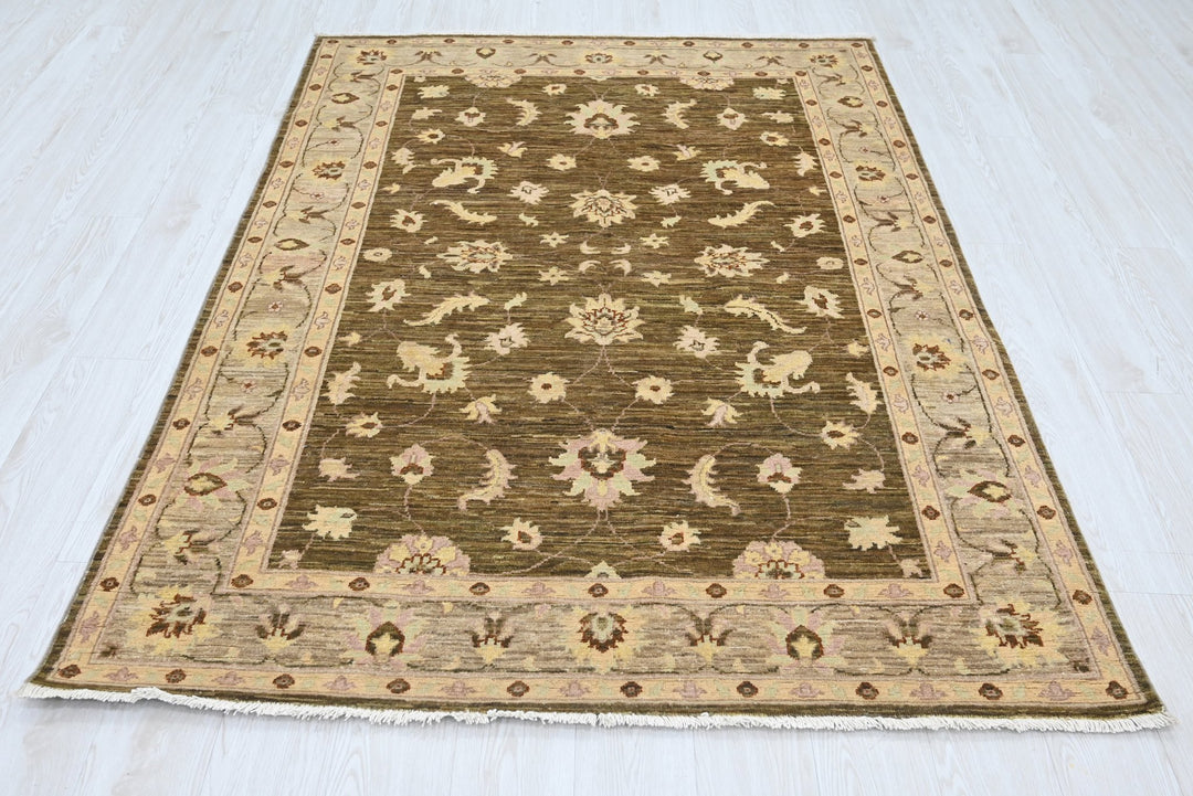 green Medium rug 4' 10" x 6' 10"