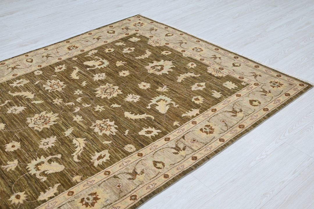 green Medium rug 4' 10" x 6' 10"