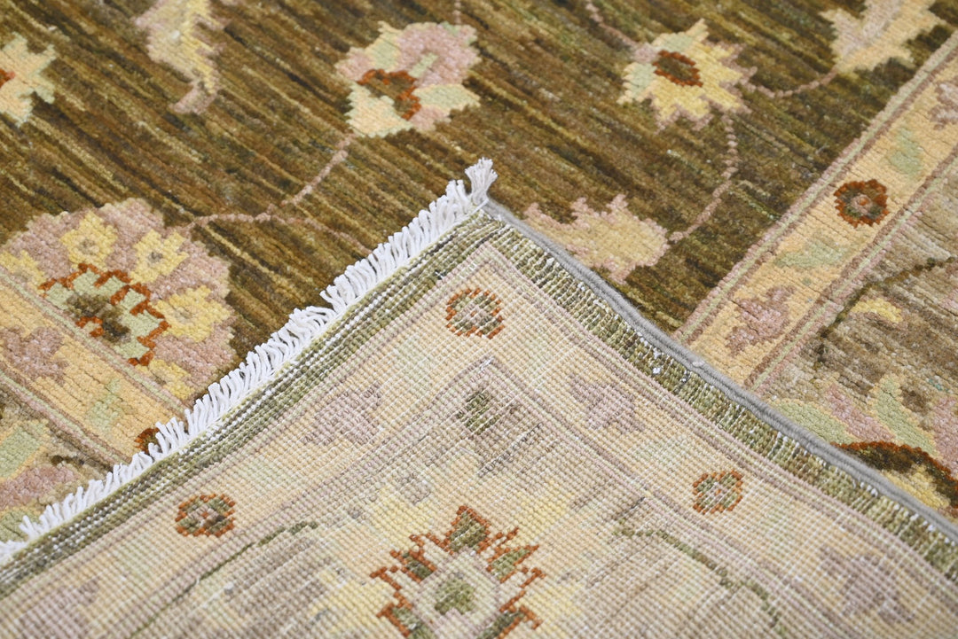 green Medium rug 4' 10" x 6' 10"