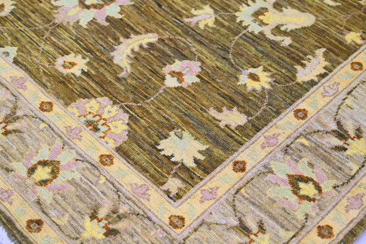 green Medium rug 4' 10" x 6' 10"