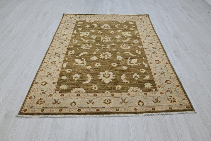 green Medium rug 4' 10" x 6' 10"