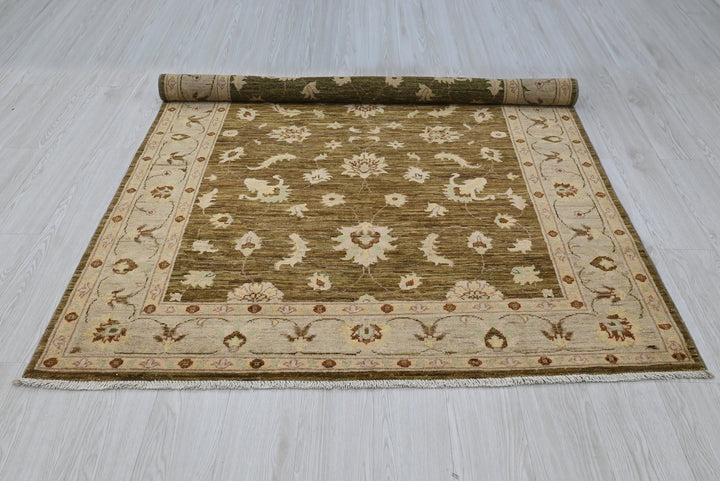 green Medium rug 4' 10" x 6' 10"