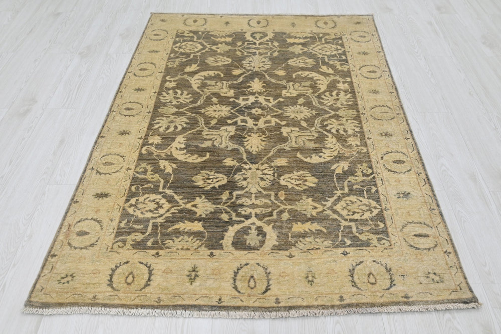 brown Accent rug 4' 0" x 6' 0"