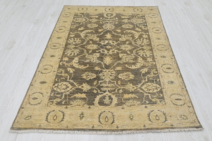 brown Accent rug 4' 0" x 6' 0"