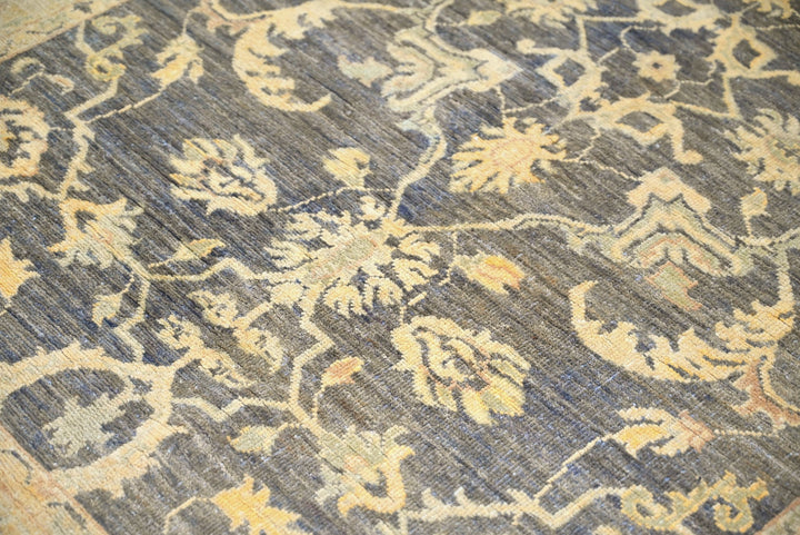 brown Accent rug 4' 0" x 6' 0"