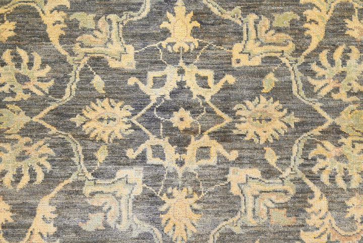 brown Accent rug 4' 0" x 6' 0"