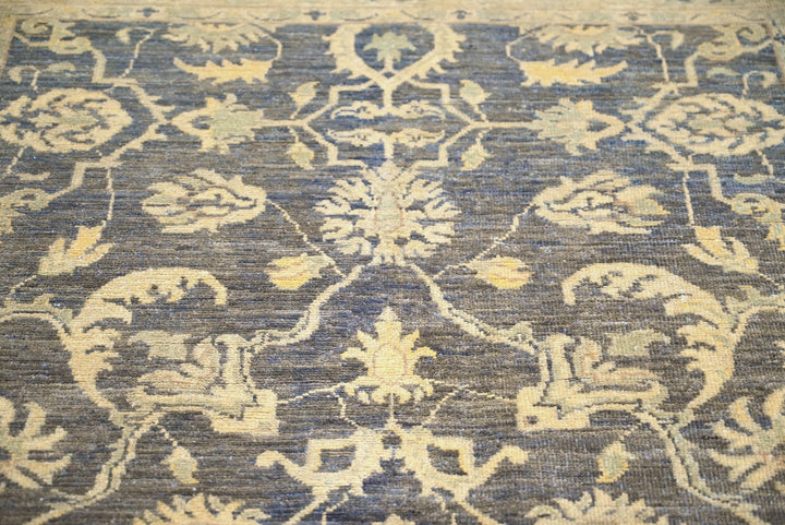 brown Accent rug 4' 0" x 6' 0"