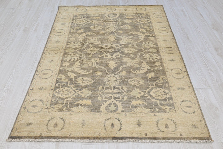 brown Accent rug 4' 0" x 6' 0"