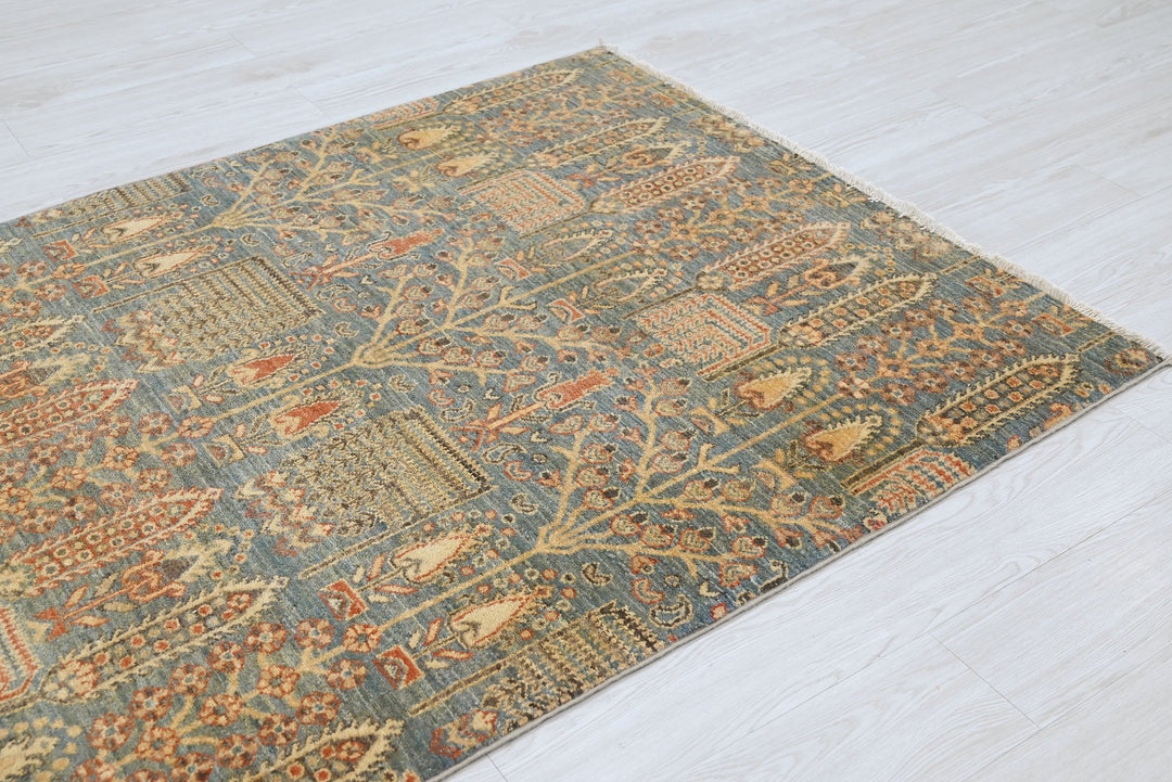 blue Accent rug 4' 0" x 6' 0"