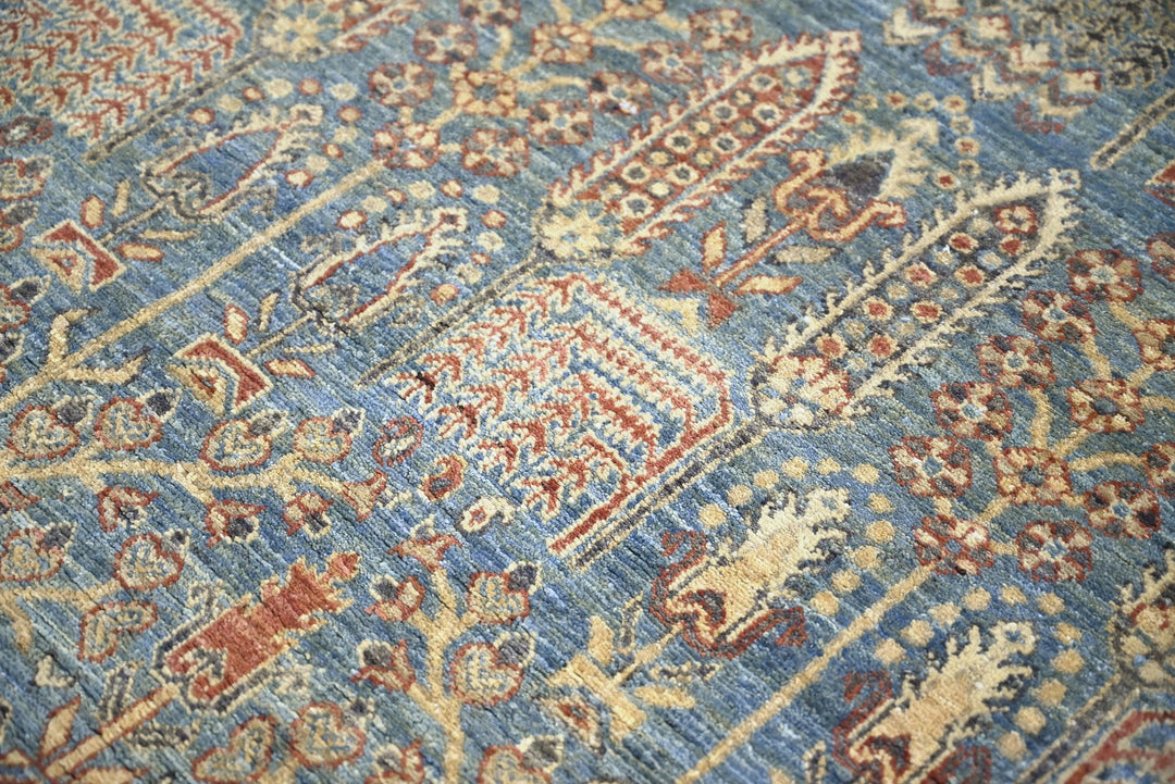 blue Accent rug 4' 0" x 6' 0"
