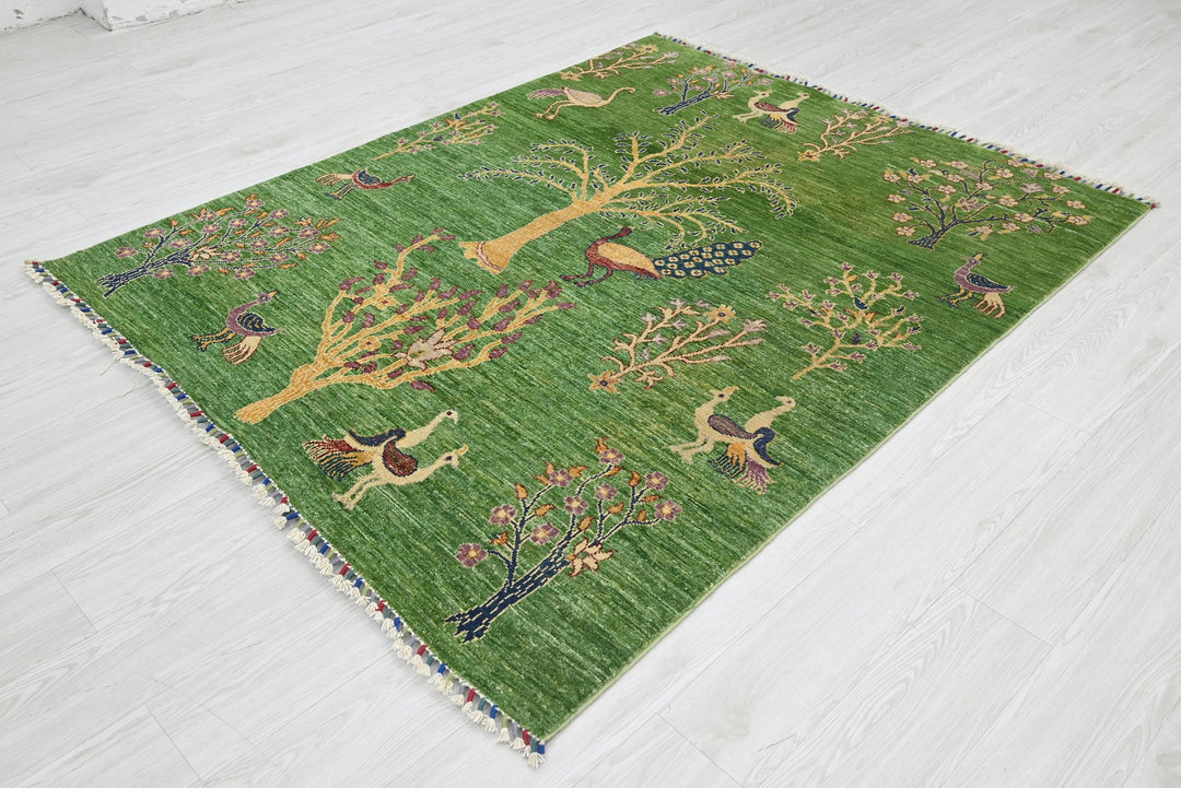 green Medium rug 5' 0" x 6' 2"