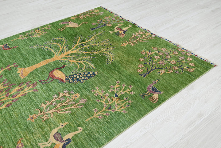 green Medium rug 5' 0" x 6' 2"