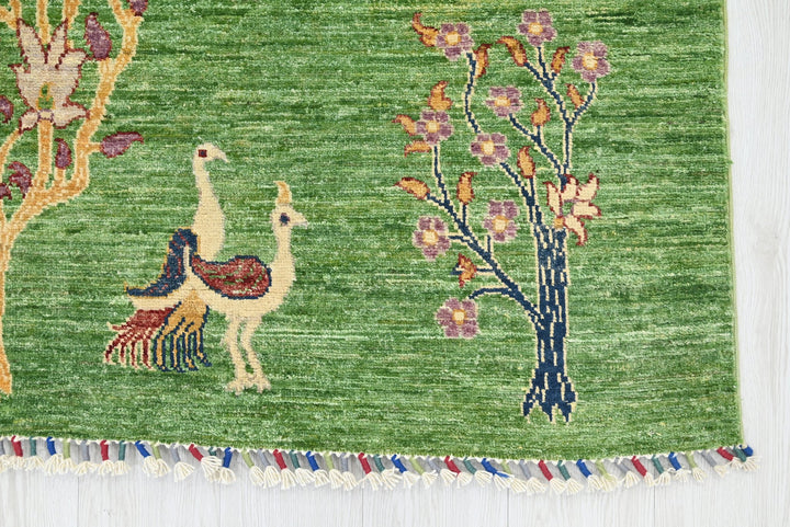 green Medium rug 5' 0" x 6' 2"